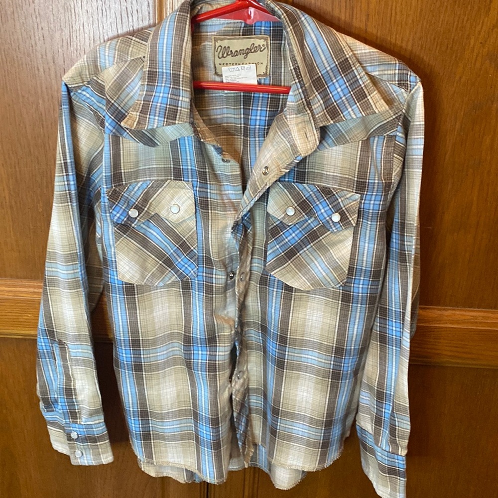 Boys Wrangler Pearl Snap long sleeved western shirt.